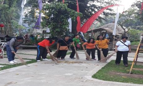 Kerja Bakti Jumat Bersih di Tukad Bindu Kesiman