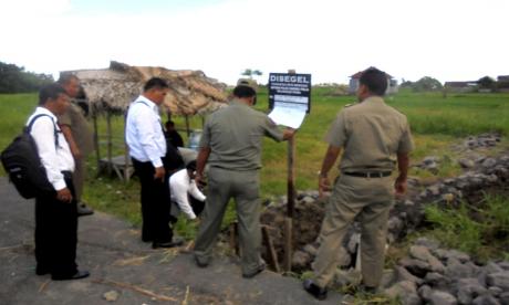Penyegelan Bangunan di Kawasan Jalur Hijau Jalan Cekomaria