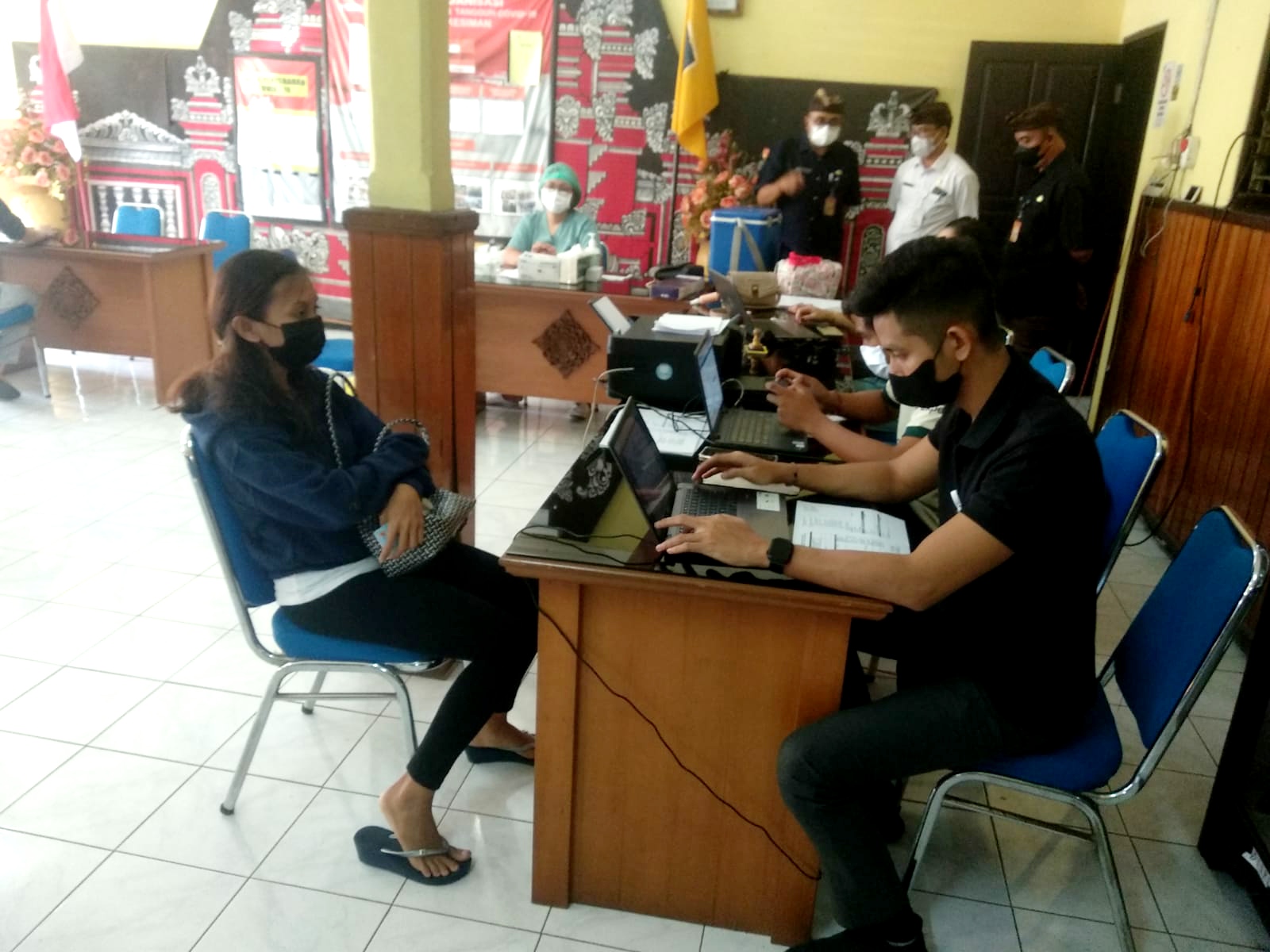 Kegiatan Vaksinasi Massal Covid 19 di Kantor Kelurahan Kesiman